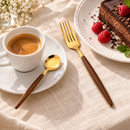 Talheres dourados para café e sobremesa